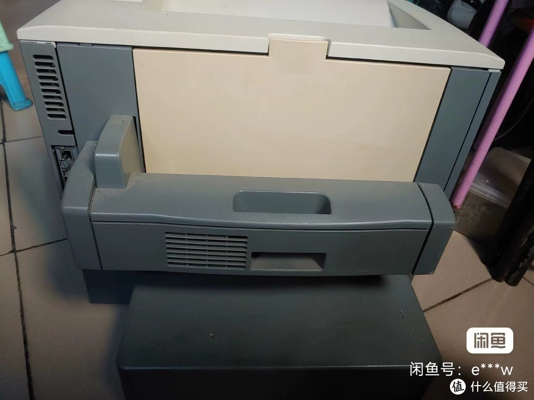 背面的网络接口和双面器